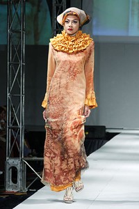 Ning Zulkarnain The Miracle of Love IPBM [Ikatan Perancang Busana Muslim] Jabar collection 2013 Fashion & Art at The Trans Luxury Hotel. Bandung. [Foto: Mohammad Abduh/Wolipop]