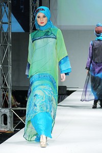 Ning Zulkarnain The Miracle of Love IPBM [Ikatan Perancang Busana Muslim] Jabar collection 2013 Fashion & Art at The Trans Luxury Hotel. Bandung. [Foto: Mohammad Abduh/Wolipop]