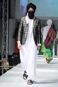 Eriyani Jusuf Dare Simbarang. IPBM [Ikatan Perancang Busana Muslim] Jabar collection 2013 Fashion & Art at The Trans Luxury Hotel. Bandung. [Foto: Mohammad Abduh/Wolipop]