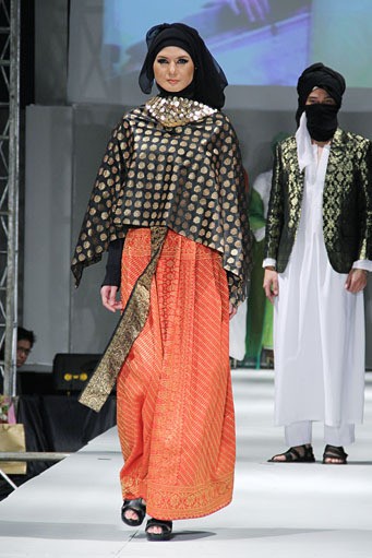 Eriyani Jusuf Dare Simbarang. IPBM [Ikatan Perancang Busana Muslim] Jabar collection 2013 Fashion & Art at The Trans Luxury Hotel. Bandung. [Foto: Mohammad Abduh/Wolipop]