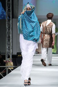 Eriyani Jusuf Dare Simbarang IPBM (Ikatan Perancang Busana Muslim) Jabar collection 2013 Fashion & Art, at The Trans Luxury Hotel, Bandung. (Photo by Mohammad Abduh/Wolipop)