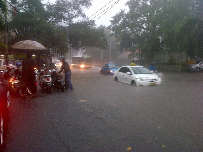 Ini Ruas Jalan di Jakarta yang Tergenang Air, Hati-hati!