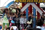 Duo Maia Ngamen di Hari Ibu