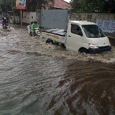 Bandung Diterjang Banjir, Heryawan Sebut Saluran Air Kurang Baik