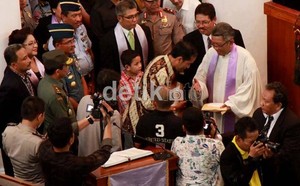 Jokowi Sumbang Rp 100 Juta Untuk Gereja Katedral dan Immanuel
