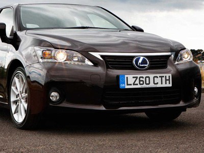 Lexus Hybrid Tembus Angka Setengah Juta
