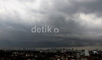 Menurut Badan Meteorologi Klimatologi dan Geofisikan (BMKG), curah hujan akan meningkat dia awal tahun 2013 mendatang.
