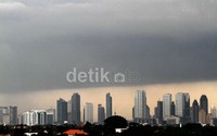 Selain hujan yang membuat Jakarta banjir, volume air kiriman dari Bogor tetap menjadi momok bagi warga Jakarta.