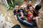 Ada Keceriaan di Saat Banjir