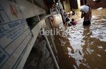 6 RT di Rawajati Masih Terendam