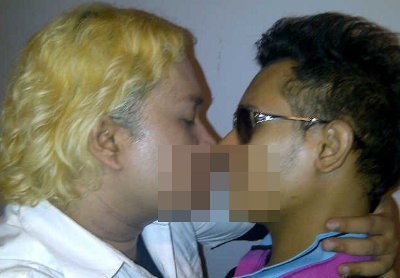 Beredar Foto Mesra Sesama Jenis Tata Liem Kiki D Rayu