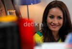 Yuk! Intip Si Seksi Shinta Bachir Syuting