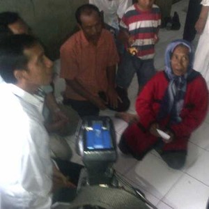 Jokowi Beri Rp 5 Juta untuk Keluarga Korban Banjir yang Tewas M Soleh