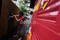 Jalan-jalan di kampung sudah bersih seluruh warga sudah kembali dari pengungsian.