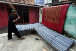 Banjir Surut, Warga Bersih-bersih Rumah