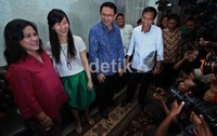 Kedatangan Jokowi dalam rangka mengucapkan selamat Natal kepada Ahok.