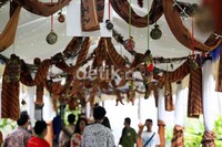 Nuansa batik mendominasi Perayaan Natal 2012 di Gereja Paroki Katedral. Selain tenda yang dililit dengan kain batik, Pohon Natal juga dihiasi dengan kain perca dengan motif batik yang dikumpulkan dari jemaat serta Panitia Natal.