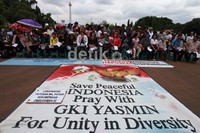 Mereka tidak dapat beribadah di tempat peribadatan semestinya, karena ada persoalan dengan warga sekitar gerejanya. Yakni, permasalahan mengenai Izin Mendirikan Bangunan dan penolakan dari warga.