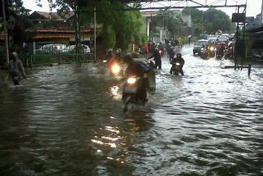 Dishub Janji Sediakan Derek Gratis untuk Mobil Korban Banjir