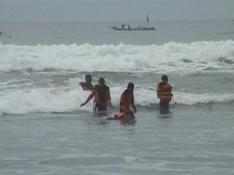 7 Orang Tergulung Ombak Pantai Parangtritis Gara-gara Selamatkan Bola