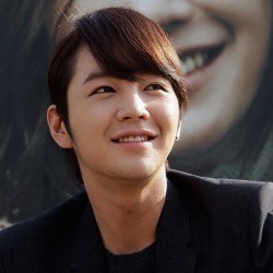 Rayakan 20 Tahun Jang Geun Suk Debut, Fans Hadiahkan Bis