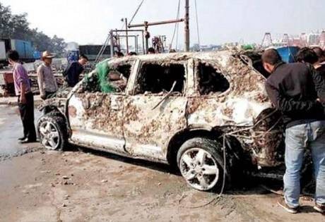 Wow, Nelayan Ini Jaring Ikan Malah Dapat Porsche