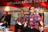 (Ki-ka) Wakil Kepala Badan Reserse dan Kriminal Inspektur Jenderal (Irjen) Saud Usman Nasution, juru bicara KPK Johan Budi, dan Wakil Menteri Hukum dan HAM Denny Indrayana.