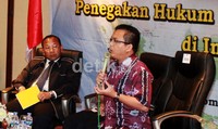 Wakil Menteri Hukum dan HAM Denny Indrayana memaparkan kinerja penegakan hukum dan HAM sepanjang 2012.