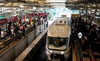 Suasana ramai stasiun monorel Bukit Nanas dipadati calon penumpang KL-Monorail.