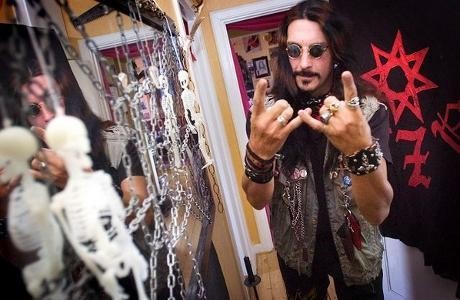 Kebanyakan Nonton Konser Metal, Seorang Pria Swedia Jadi Cacat Mental