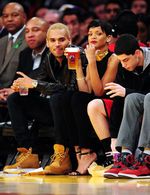 Aww... Mesranya Rihanna & Chris Brown