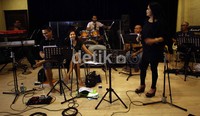 Tak lupa, ia pun menggisi acara sambil memanfaatkan untuk waktu kumpul bersama keluarga.