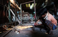Harga rak besi pun bervariasi, mulai dari Rp 400 hingga Rp 700 ribu.