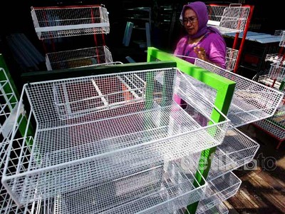 Rak Besi Bekas Disulap Jadi Baru