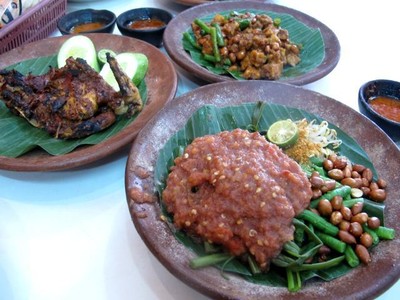 Pedas Segar Pelecing Kangkung Khas Putera Lombok
