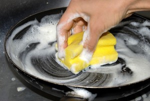 Awas, Kuman Makanan Ini Tak Hilang Walau Piring Sudah Dicuci Bersih