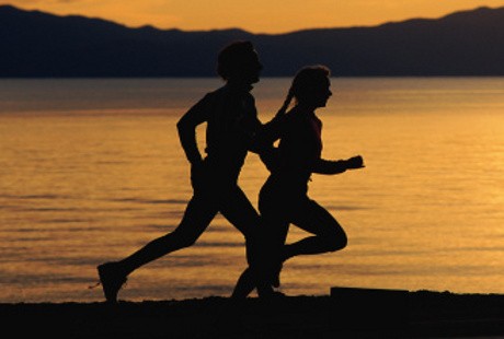 Olahraga Sambil Berkencan Sepulang Kerja, Sehat & Lebih Romantis