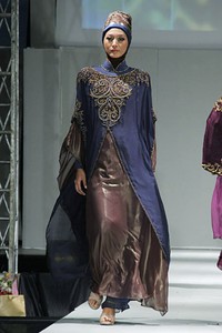 Lisma D Gumelar Traditional Glamours Carving. IPBM [Ikatan Perancang Busana Muslim] Jabar collection 2013 Fashion & Art at The Trans Luxury Hotel. Bandung. [Foto: Mohammad Abduh/Wolipop]