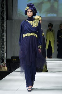 Anti Dewi Glamouricious. IPBM [Ikatan Perancang Busana Muslim] Jabar collection 2013 Fashion & Art at The Trans Luxury Hotel. Bandung. [Foto: Mohammad Abduh/Wolipop]