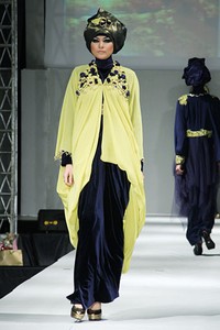 Anti Dewi Glamouricious. IPBM [Ikatan Perancang Busana Muslim] Jabar collection 2013 Fashion & Art at The Trans Luxury Hotel. Bandung. [Foto: Mohammad Abduh/Wolipop]