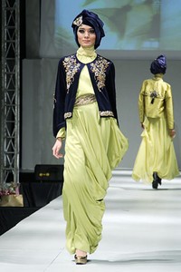 Anti Dewi Glamouricious. IPBM [Ikatan Perancang Busana Muslim] Jabar collection 2013 Fashion & Art at The Trans Luxury Hotel. Bandung. [Foto: Mohammad Abduh/Wolipop]