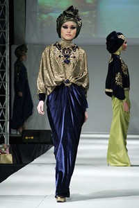 Anti Dewi Glamouricious. IPBM [Ikatan Perancang Busana Muslim] Jabar collection 2013 Fashion & Art at The Trans Luxury Hotel. Bandung. [Foto: Mohammad Abduh/Wolipop]