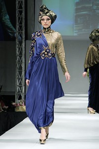 Anti Dewi Glamouricious. IPBM [Ikatan Perancang Busana Muslim] Jabar collection 2013 Fashion & Art at The Trans Luxury Hotel. Bandung. [Foto: Mohammad Abduh/Wolipop]