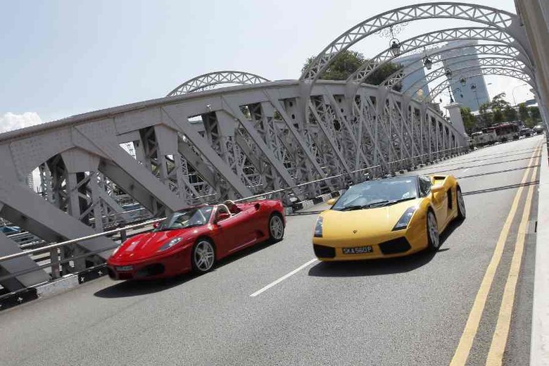 Ferrari dan Lamborghini untuk ngebut di Singapura (Ultimate Drive) Ferrari dan Lamborghini untuk ngebut di Singapura (Ultimate Drive)
