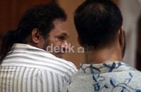 Dalam sidang tersebut kuasa hukum John Kei Indra Sahnun Lubis, sempat menyela pembacaan pertimbangan majelis. Dia mengatakan, pertimbangan majelis tidak ada sangkut pautnya dengan John Kei.