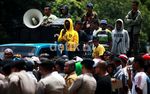 Puluhan Orang Demo Sidang John Kei