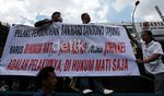 Puluhan Orang Demo Sidang John Kei