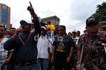 Puluhan Orang Demo Sidang John Kei