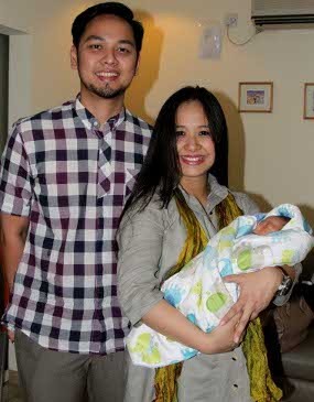 Astrid, Arlan dan Bayi (Herianto/detikHOT) Astrid, Arlan dan Bayi (Herianto/detikHOT)