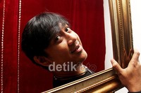 Andre Taulani saat ditemui di acara DahSyat di RCTI, Jakarta Barat, Kamis (27/12/2012). Gusmun/detikHOT.